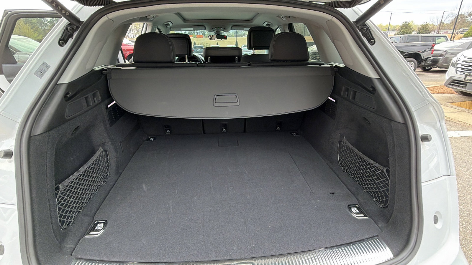 Used 2024 Audi Q5 e Premium Plus w/ Premium Plus Package image 13