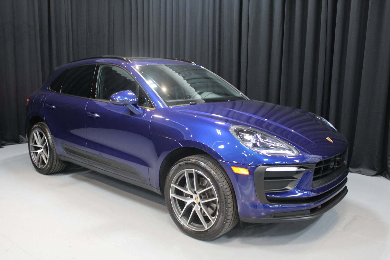 Certified 2024 Porsche Macan image 9