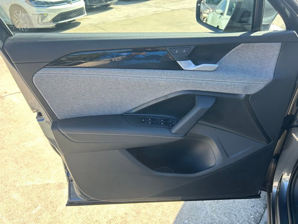 Used 2025 Volkswagen Tiguan S image 42