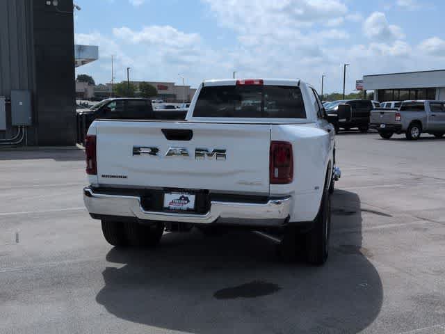 New 2026 RAM 3500 Big Horn AWD/4WD image 7