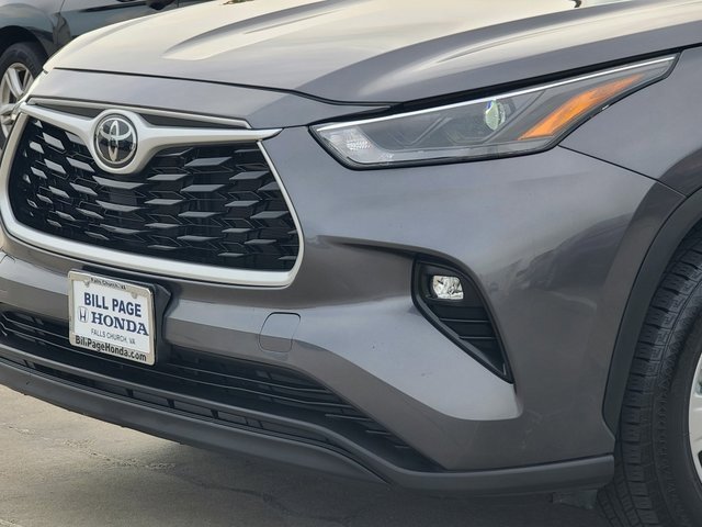 Used 2023 Toyota Highlander LE image 3