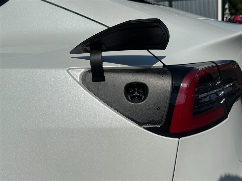 Used 2023 Tesla Model 3 Standard Range RWD image 21