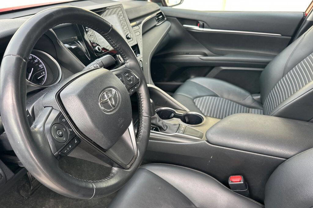 Used 2024 Toyota Camry SE image 10