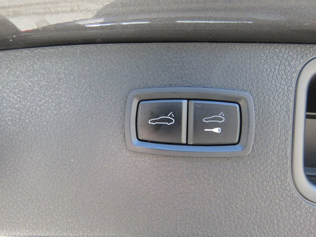 Used 2017 Porsche Macan AWD/4WD image 18