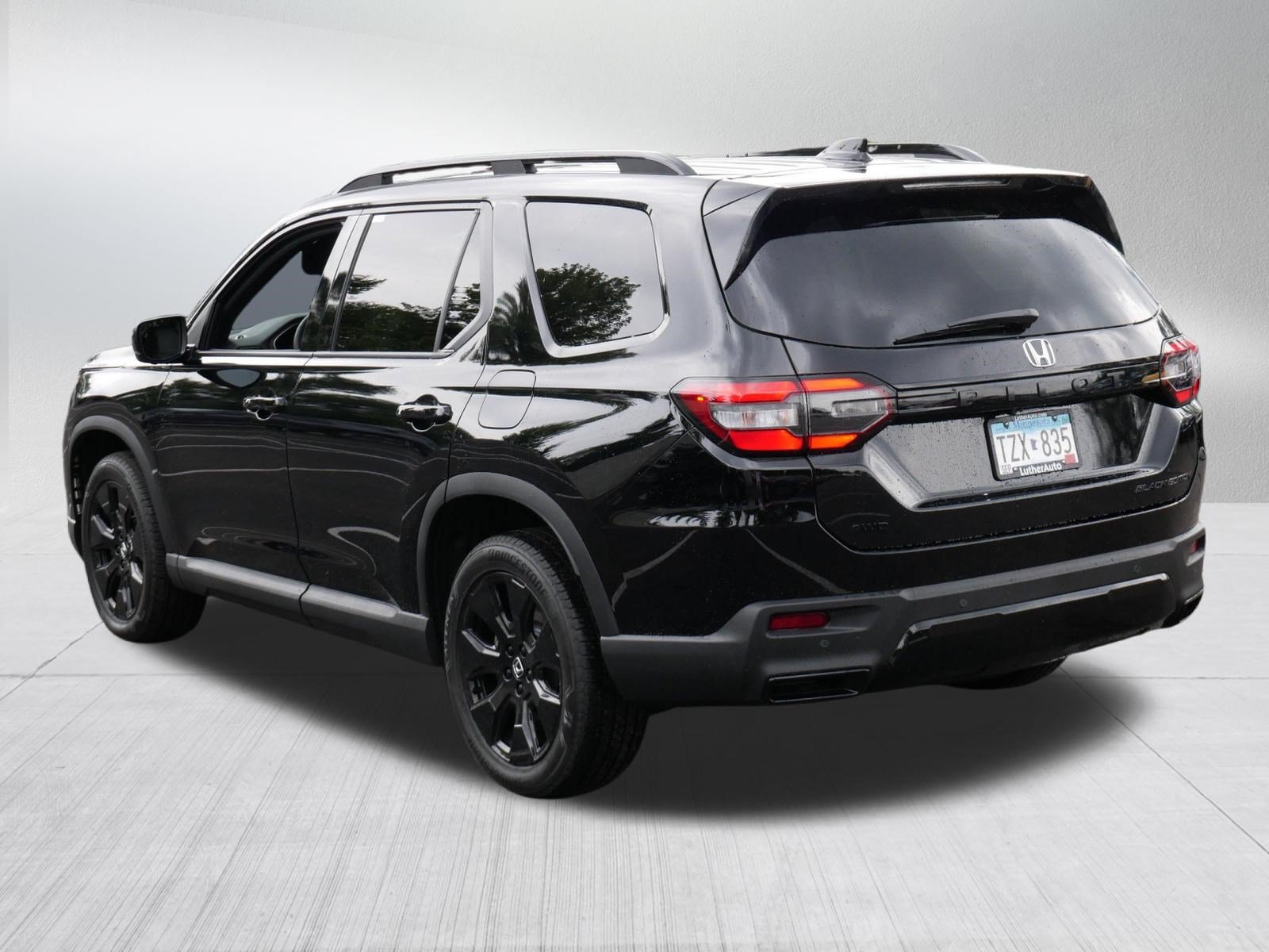 Certified 2026 Honda Pilot Black Edition image 5