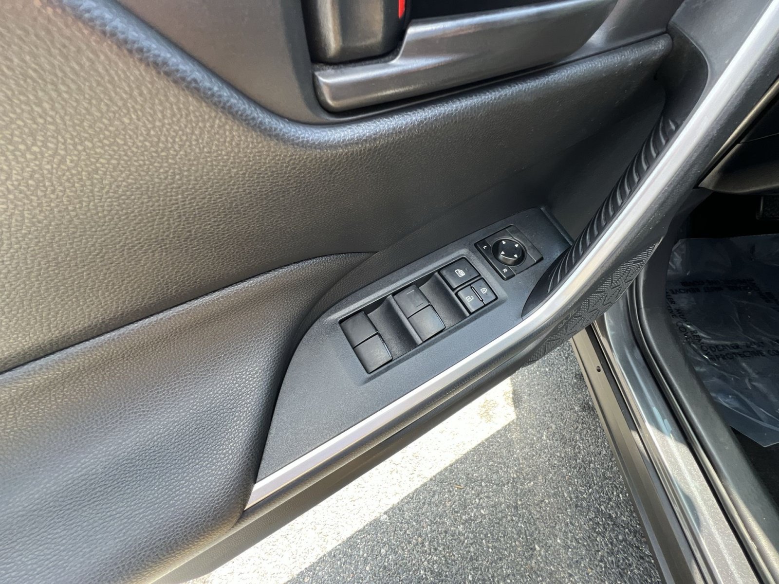 Used 2019 Toyota RAV4 LE w/ Carpet Mat Package AWD/4WD image 14