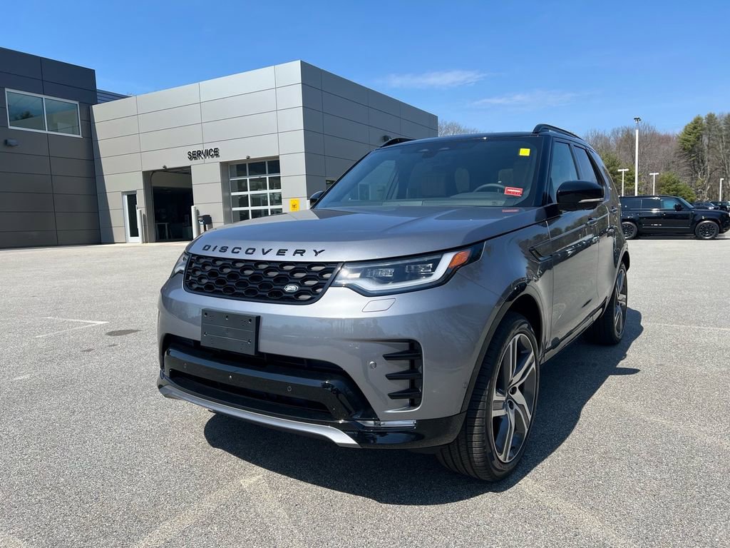 New 2026 Land Rover Discovery Dynamic SE