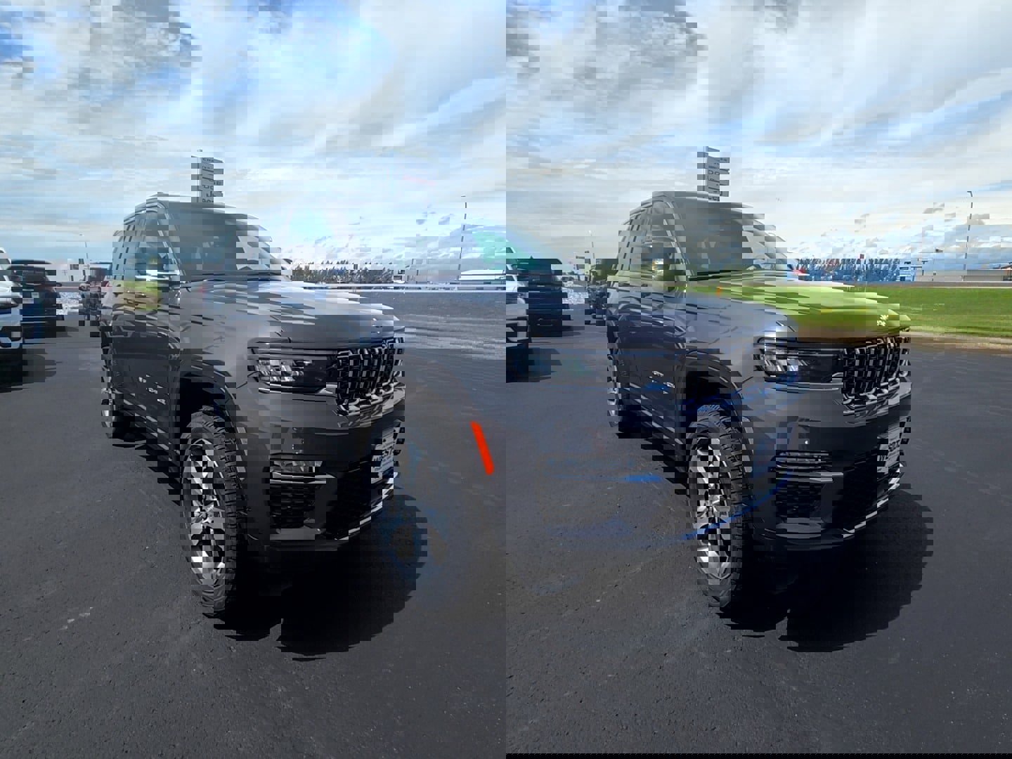 New 2025 Jeep Grand Cherokee Limited w/ Trailer Tow Package image 3
