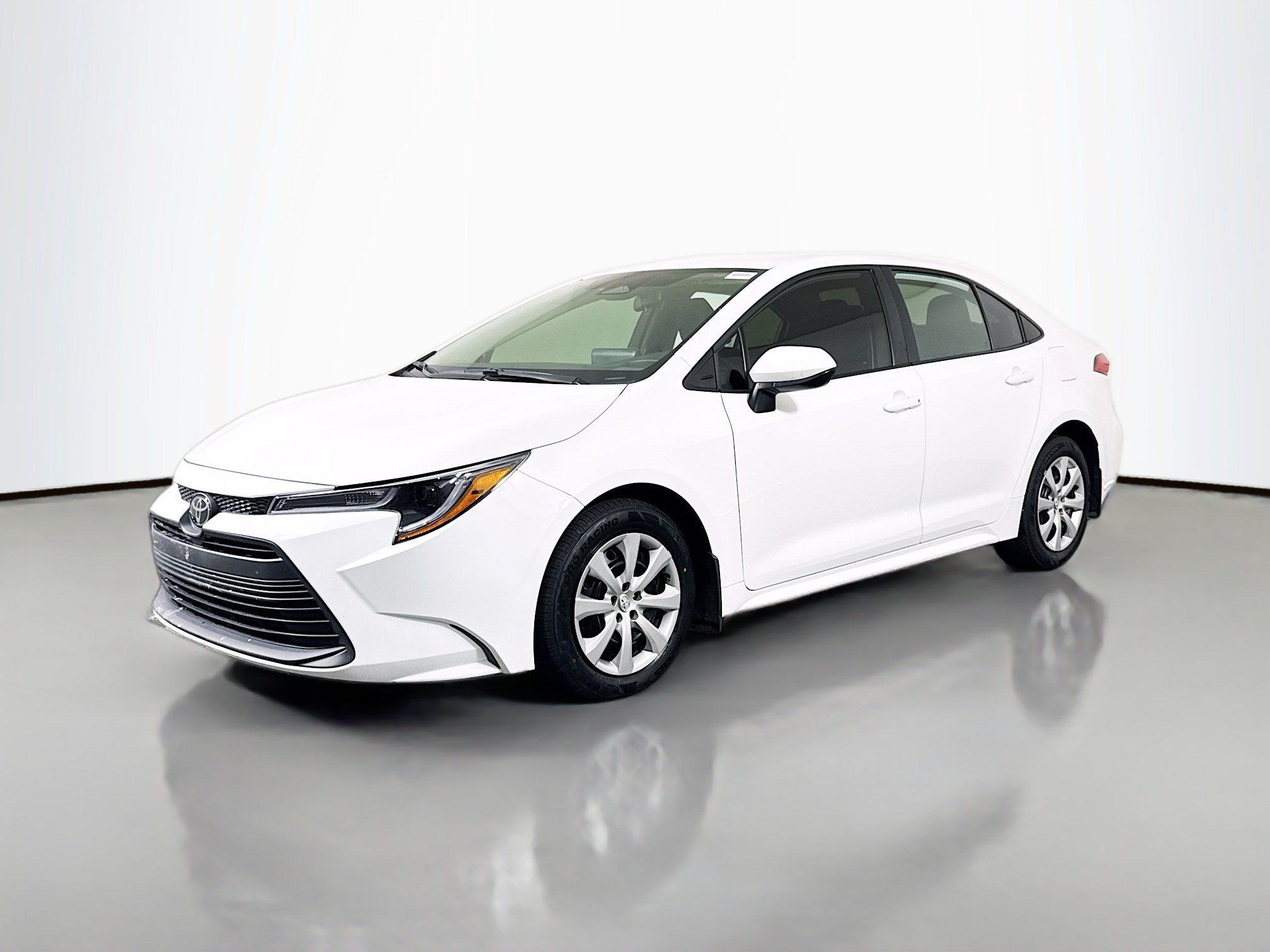 Used 2025 Toyota Corolla LE FWD image 4