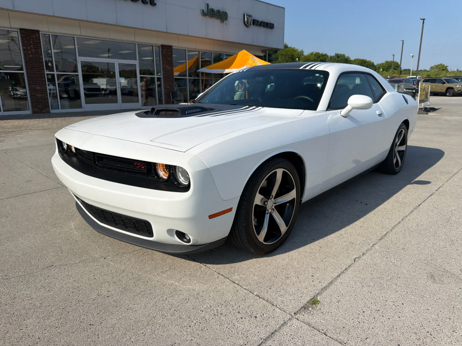 Used 2015 Dodge Challenger R/T RWD image 4