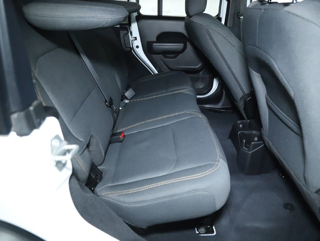 Used 2025 Jeep Wrangler Sport S image 32