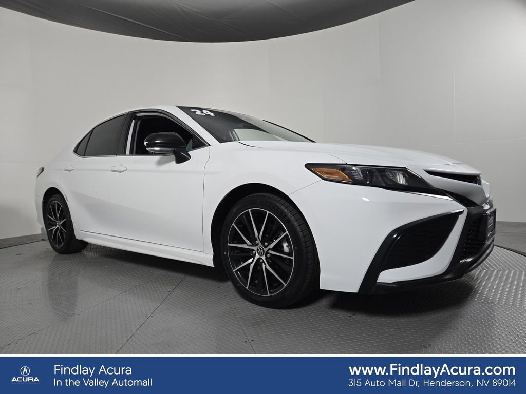 Used 2024 Toyota Camry SE FWD image 1