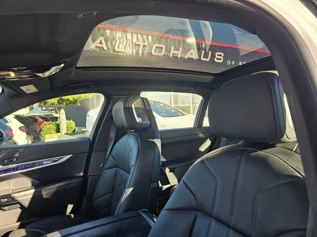 Used 2024 BMW 740i xDrive image 24