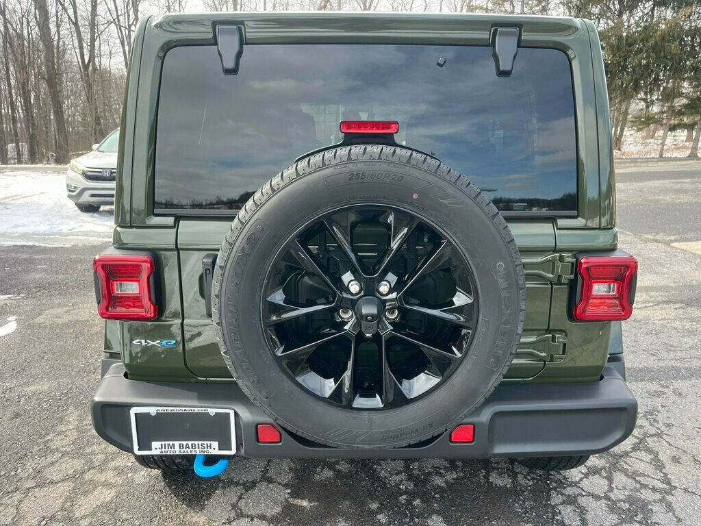 Used 2024 Jeep Wrangler Unlimited Sahara w/ Dual Top Group image 8