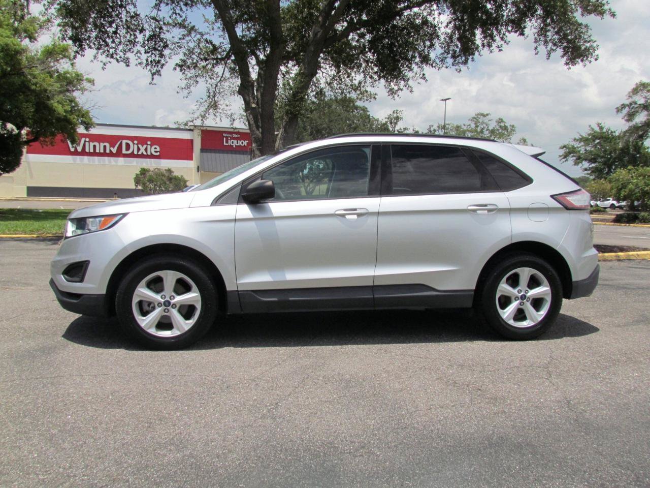 Used 2018 Ford Edge SE FWD image 5