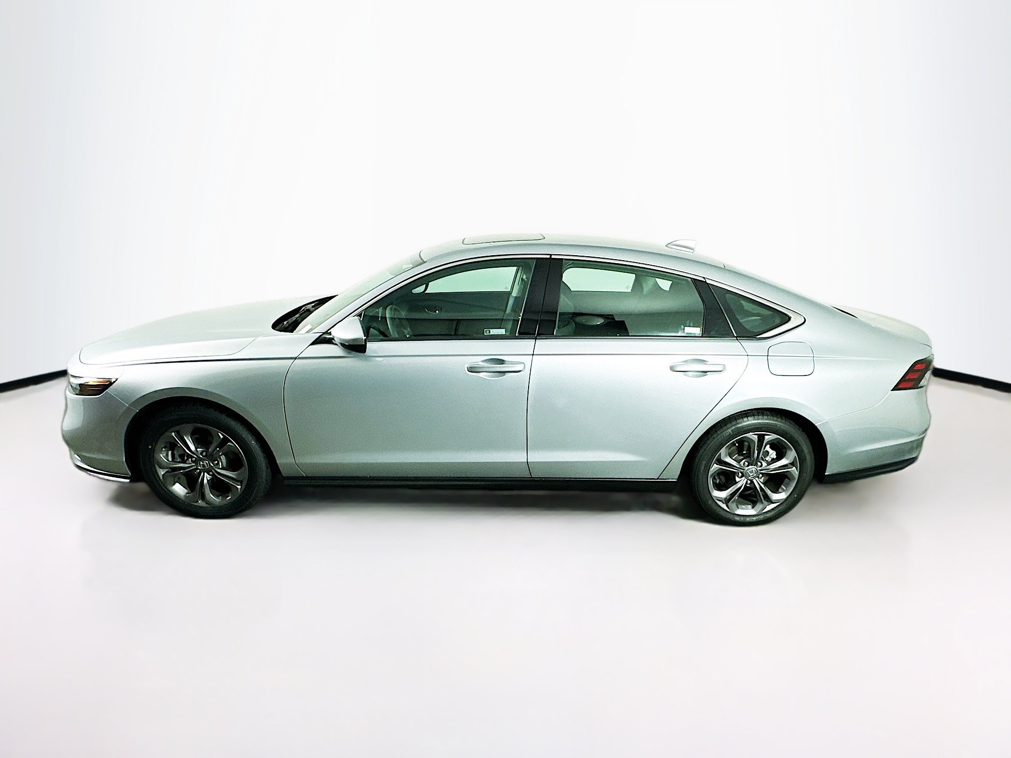 Used 2024 Honda Accord EX image 4