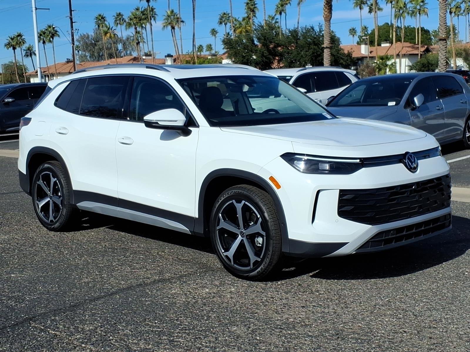 New 2026 Volkswagen Tiguan SE FWD image 1