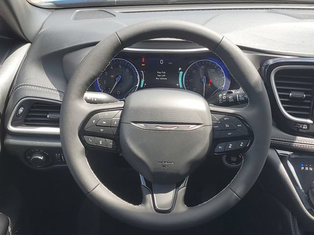 New 2027 Chrysler Pacifica Limited AWD/4WD image 14