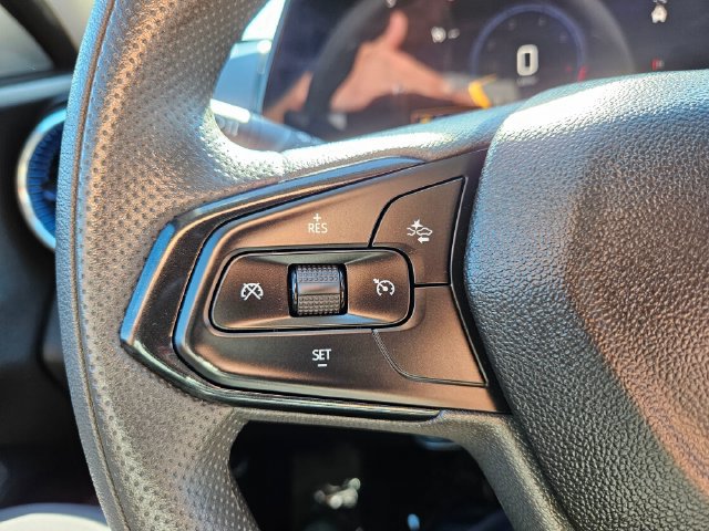 Used 2025 Chevrolet Trax LT FWD image 34