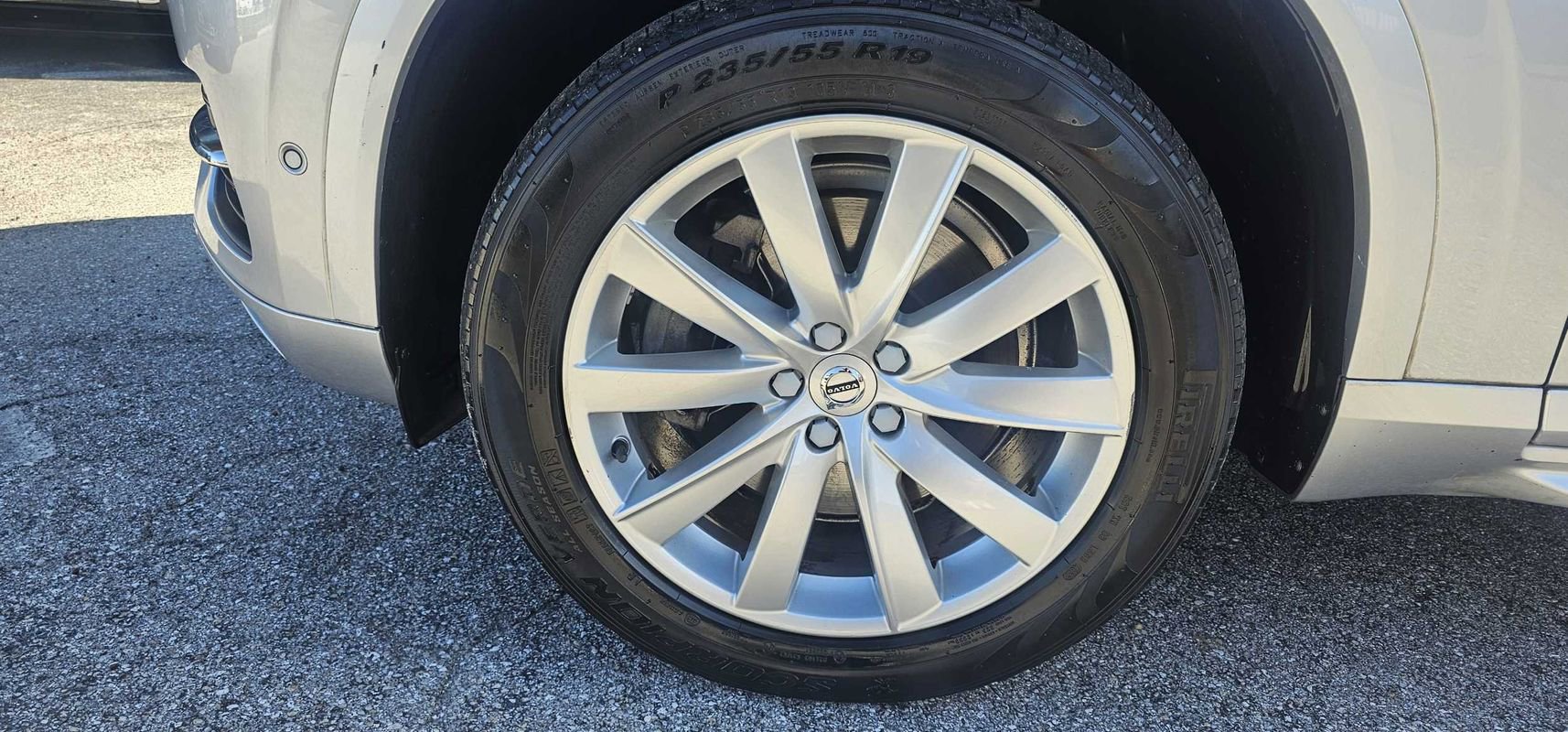 Used 2018 Volvo XC90 T5 Momentum w/ Convenience Package FWD image 5