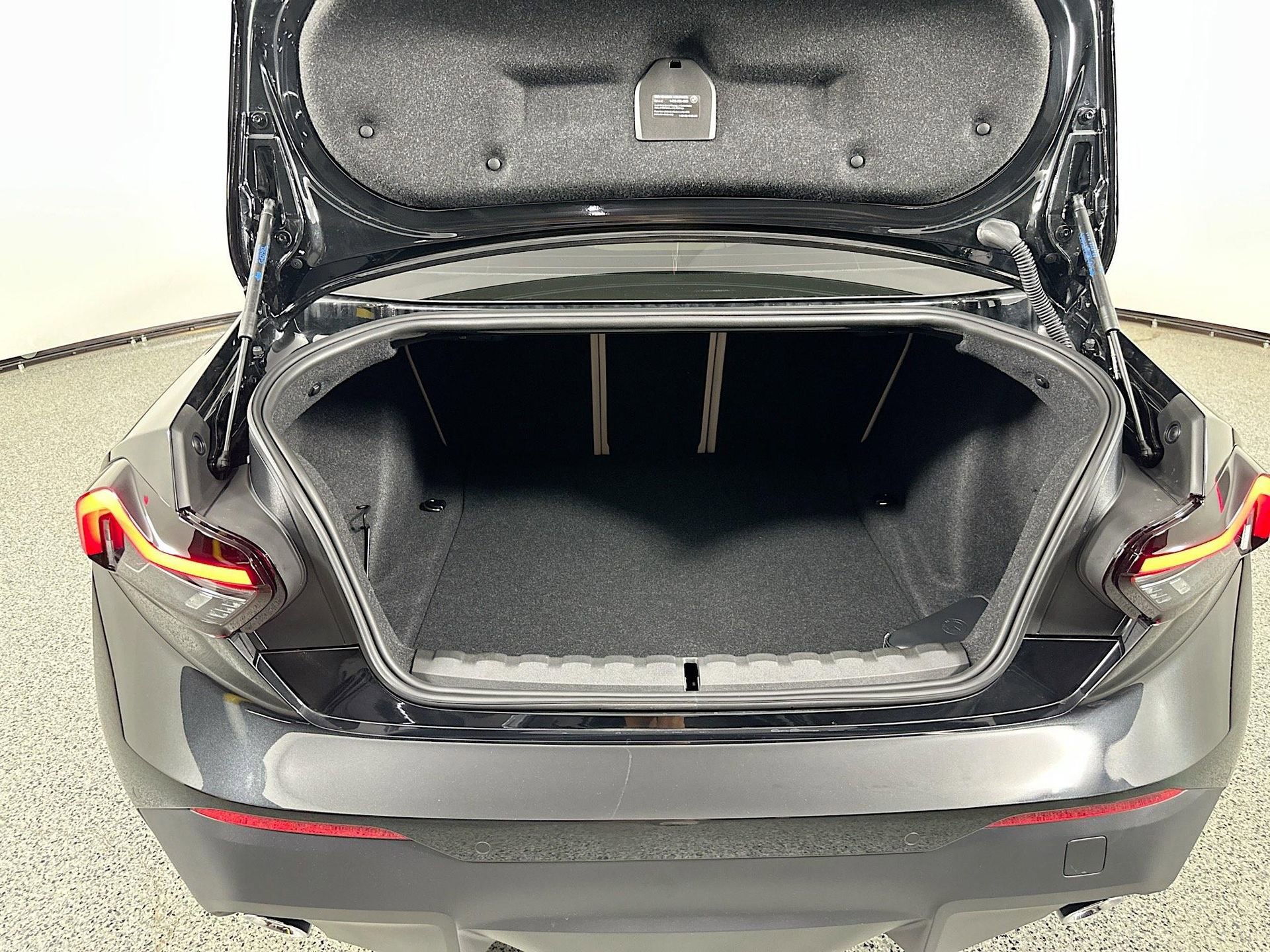 Used 2025 BMW 230i Coupe w/ Premium Package image 28