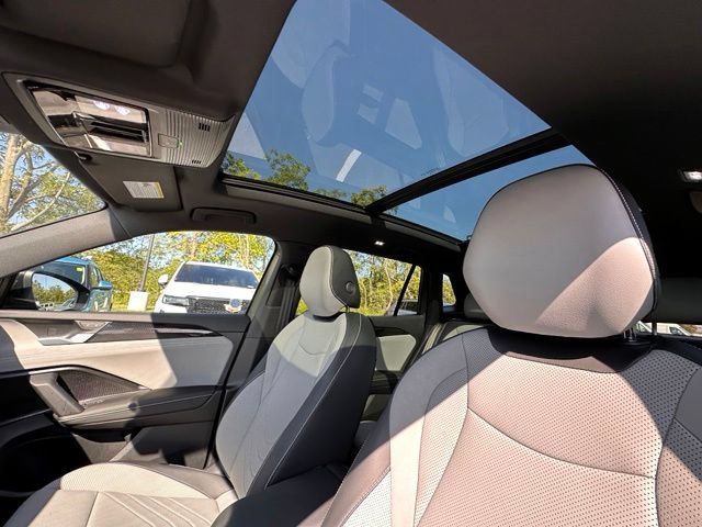 Used 2025 Volkswagen Tiguan SE R-Line AWD/4WD image 25