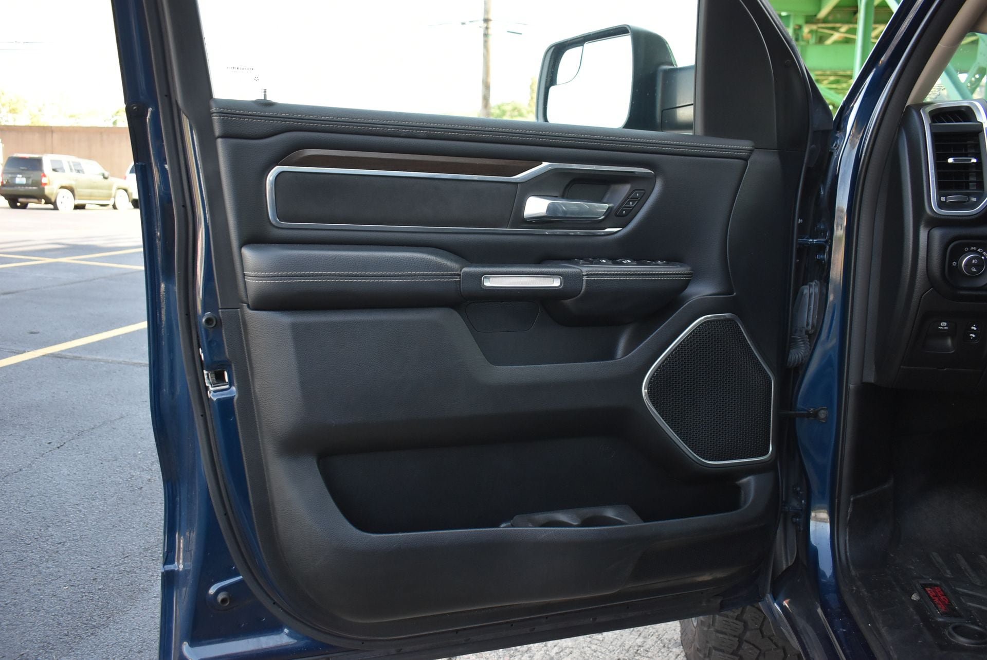 Used 2021 RAM 1500 Laramie AWD/4WD image 12
