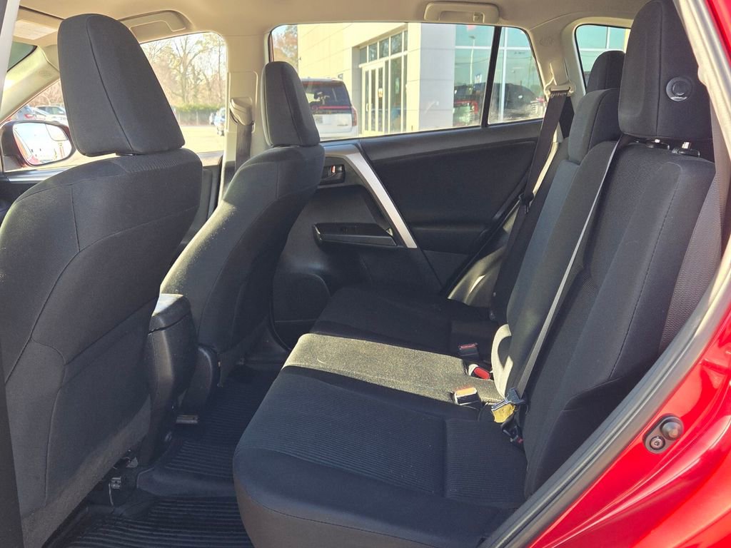 Used 2017 Toyota RAV4 LE image 4
