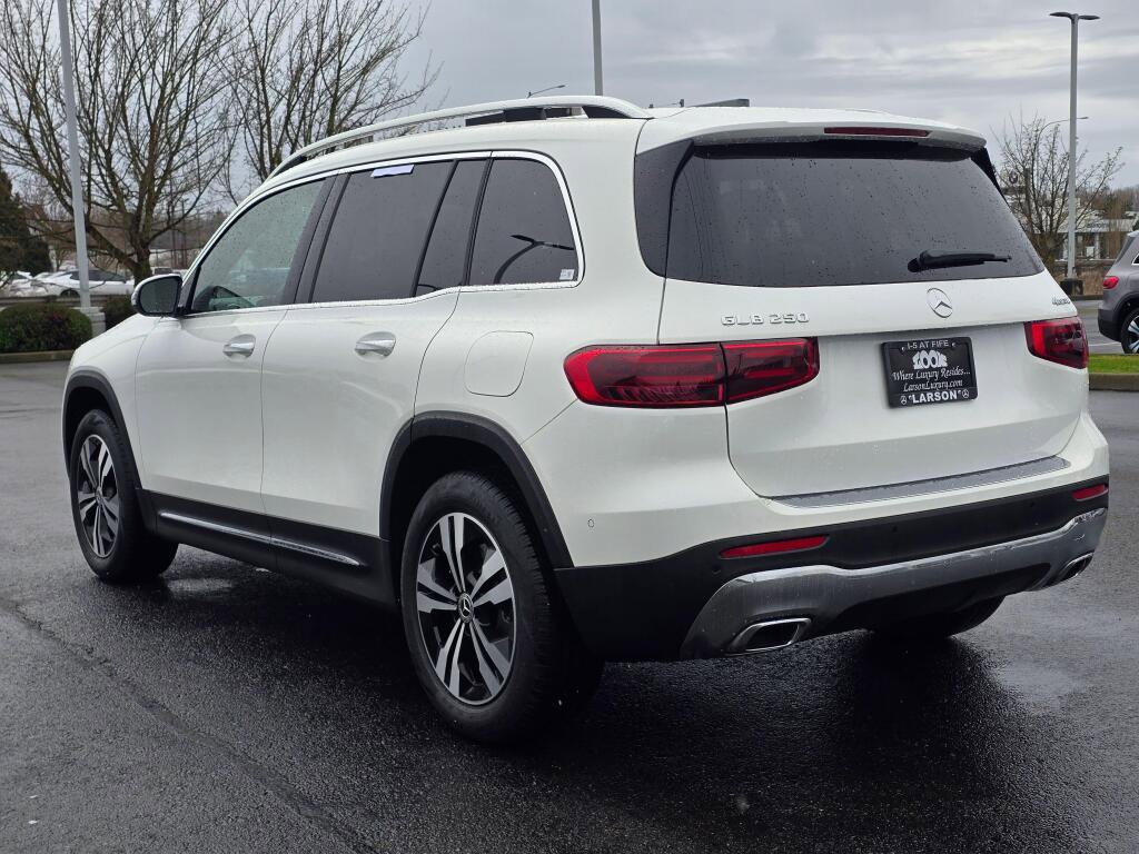 Used 2025 Mercedes-Benz GLB 250 4MATIC image 4