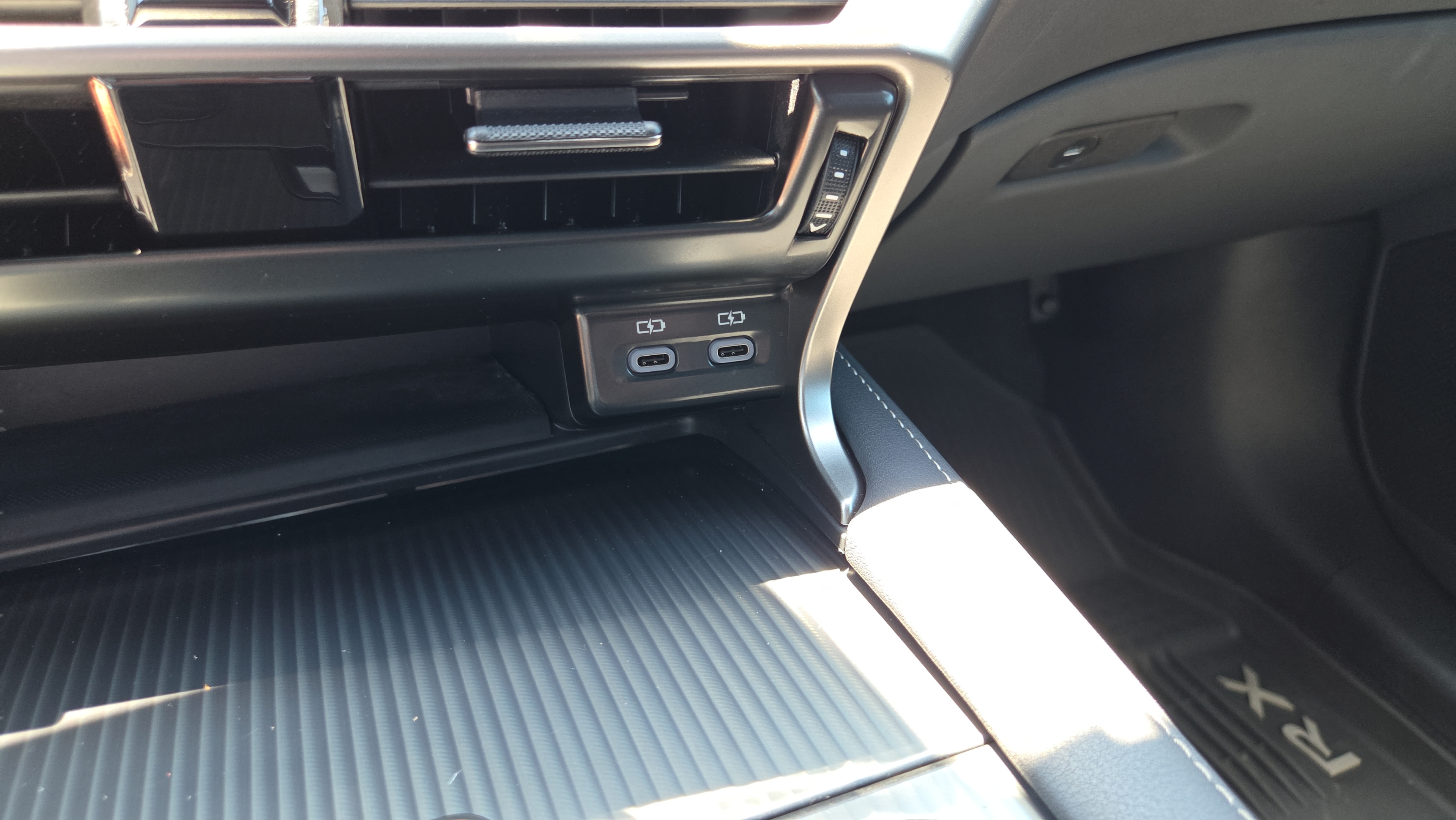 Used 2024 Lexus RX 500h F Sport w/ Convenience Package AWD/4WD image 24