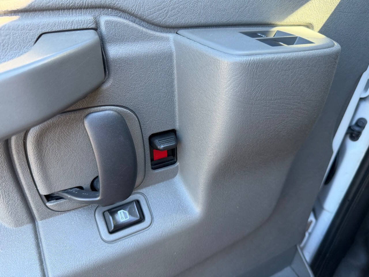 Used 2016 GMC Savana 2500 RWD image 30