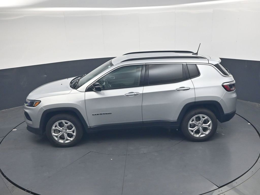 Used 2024 Jeep Compass Latitude AWD/4WD image 31