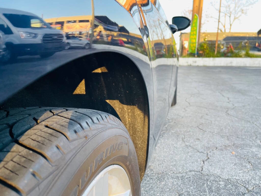 Used 2017 Volkswagen Golf Wolfsburg Edition image 9