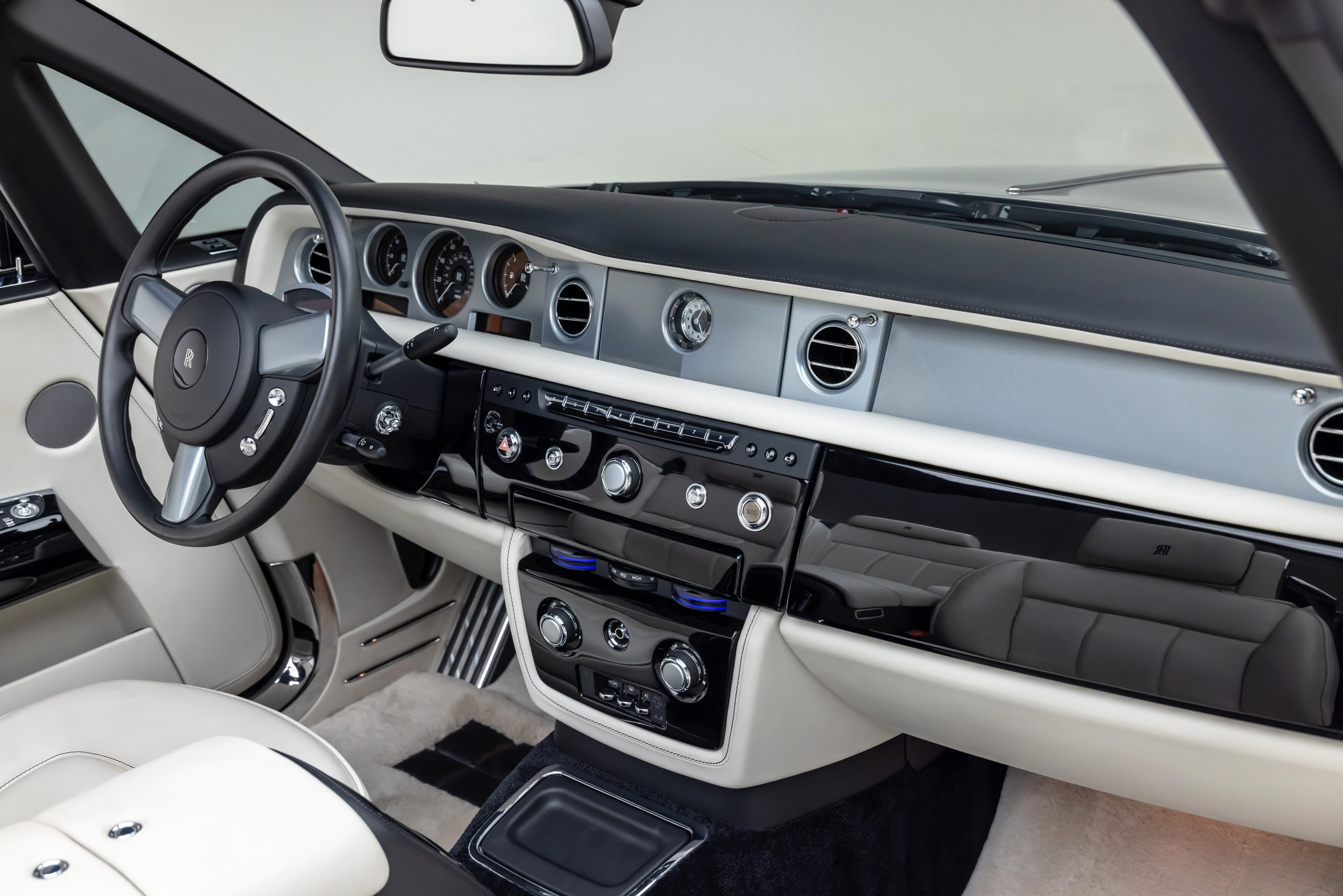 Used 2013 Rolls-Royce Phantom Drophead Coupe image 14
