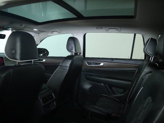 Used 2024 Volkswagen Atlas SEL Premium R-Line AWD/4WD image 16