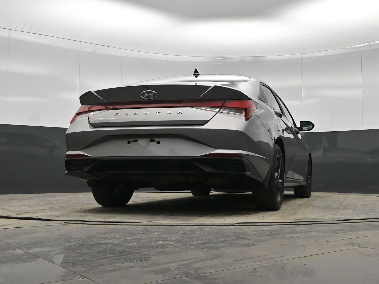 Used 2023 Hyundai Elantra SEL image 34