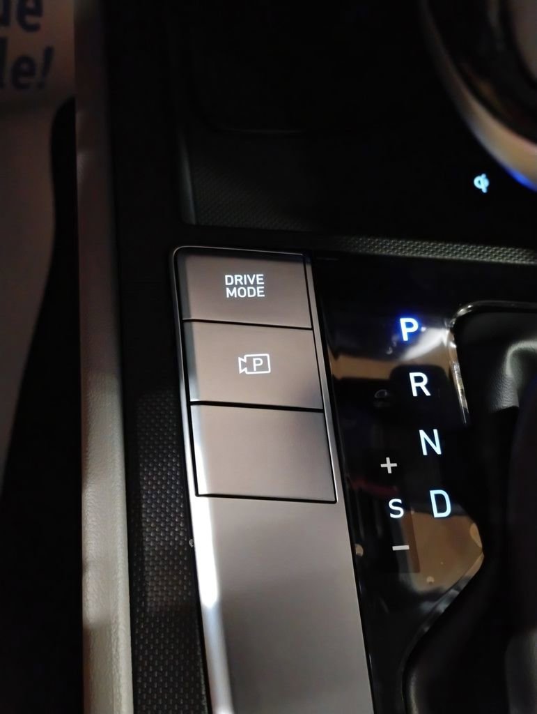 Used 2025 Hyundai Elantra Sport image 33