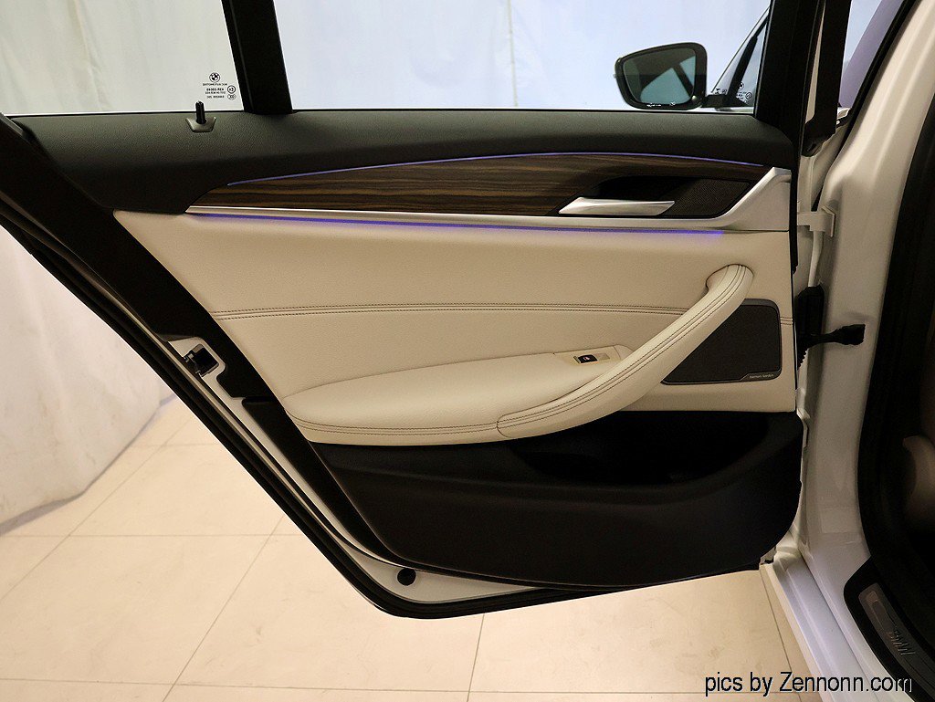 Used 2022 BMW 540i w/ Premium Package image 28