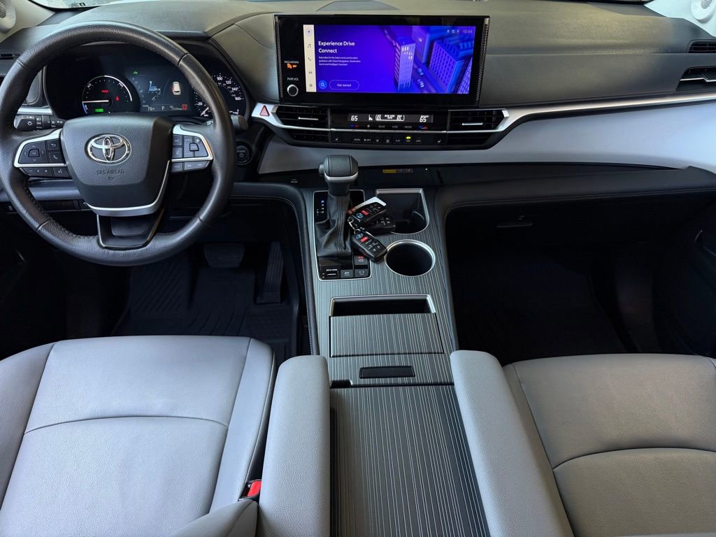 Used 2025 Toyota Sienna XLE w/ XLE Plus Package AWD/4WD image 15