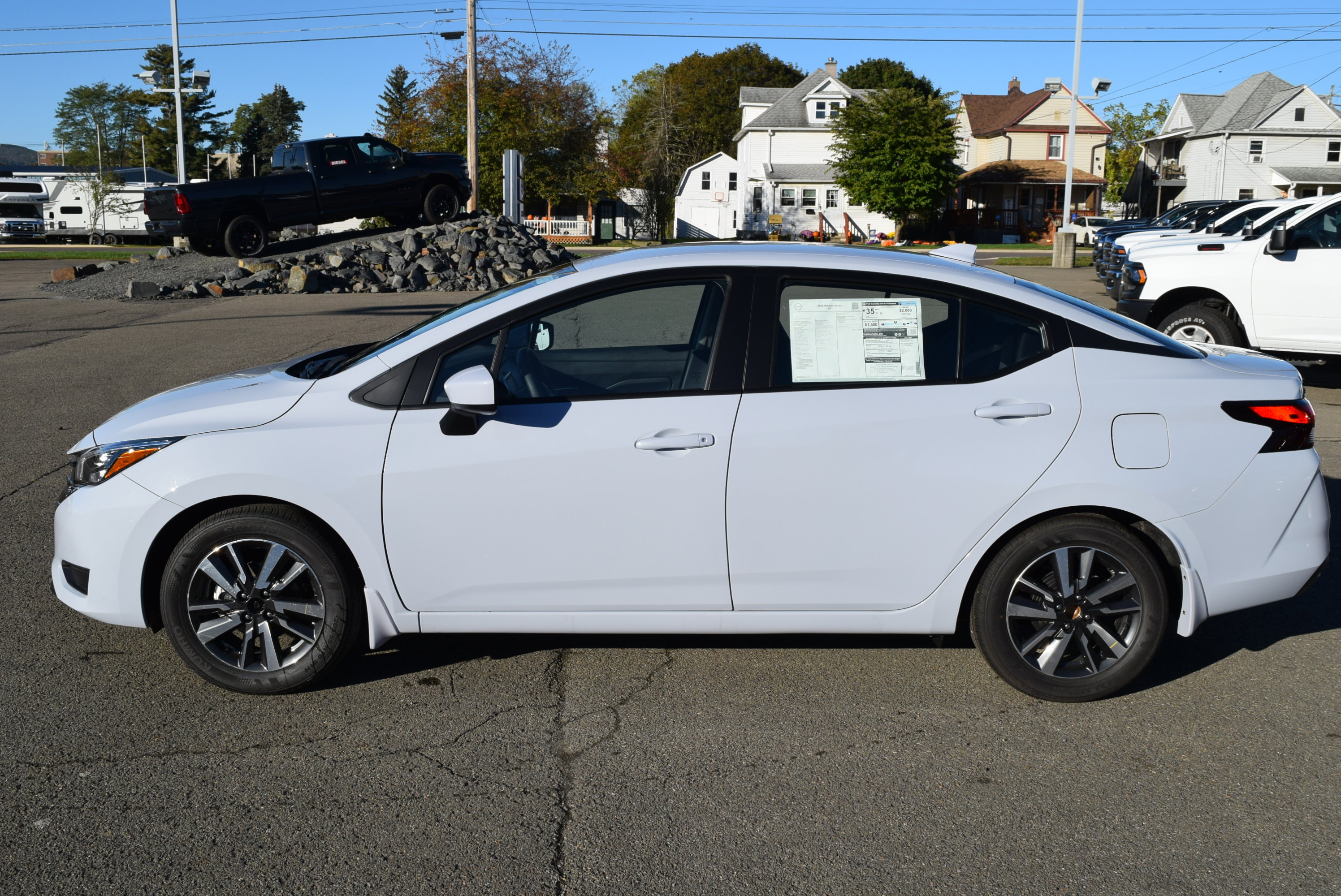 New 2025 Nissan Versa SV w/ Trunk Package