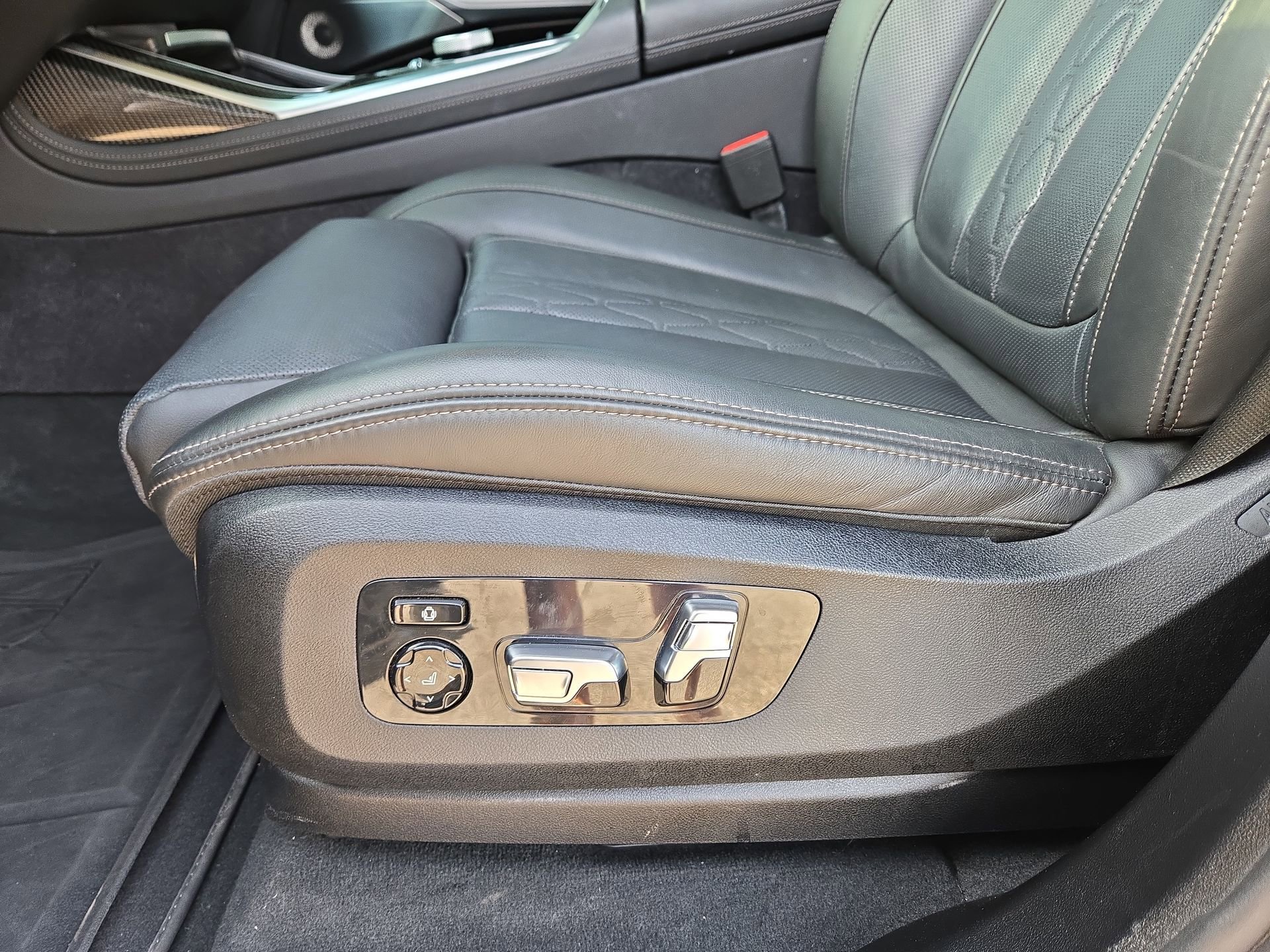 Used 2025 BMW X7 M60i image 17