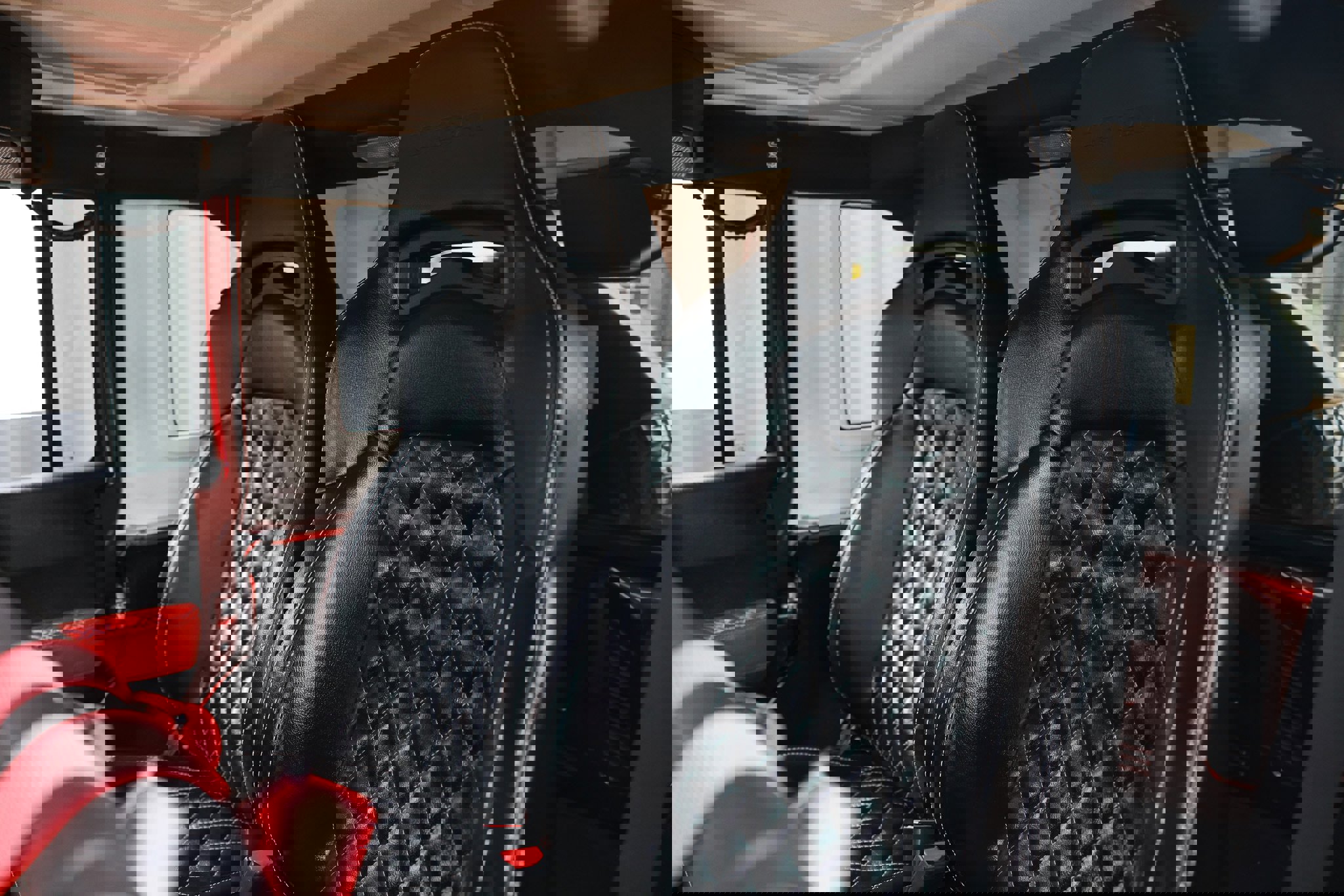 Used 2016 Jeep Wrangler Unlimited Rubicon w/ Connectivity Group image 11