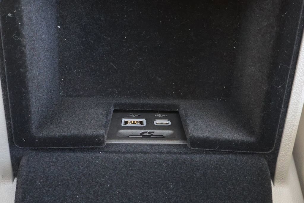 Used 2025 Cadillac XT6 Premium Luxury w/ Technology Package image 27