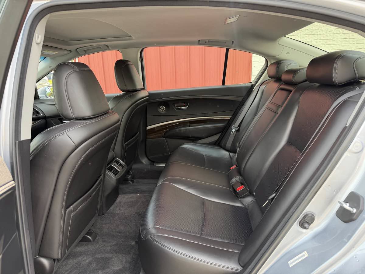 Used 2016 Acura RLX w/ Technology Package FWD image 12