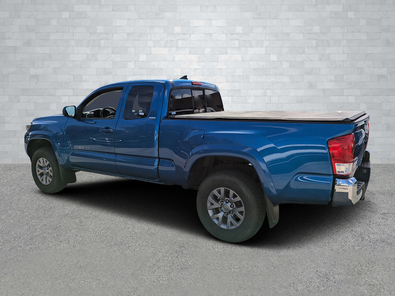 Used 2016 Toyota Tacoma SR5 image 7
