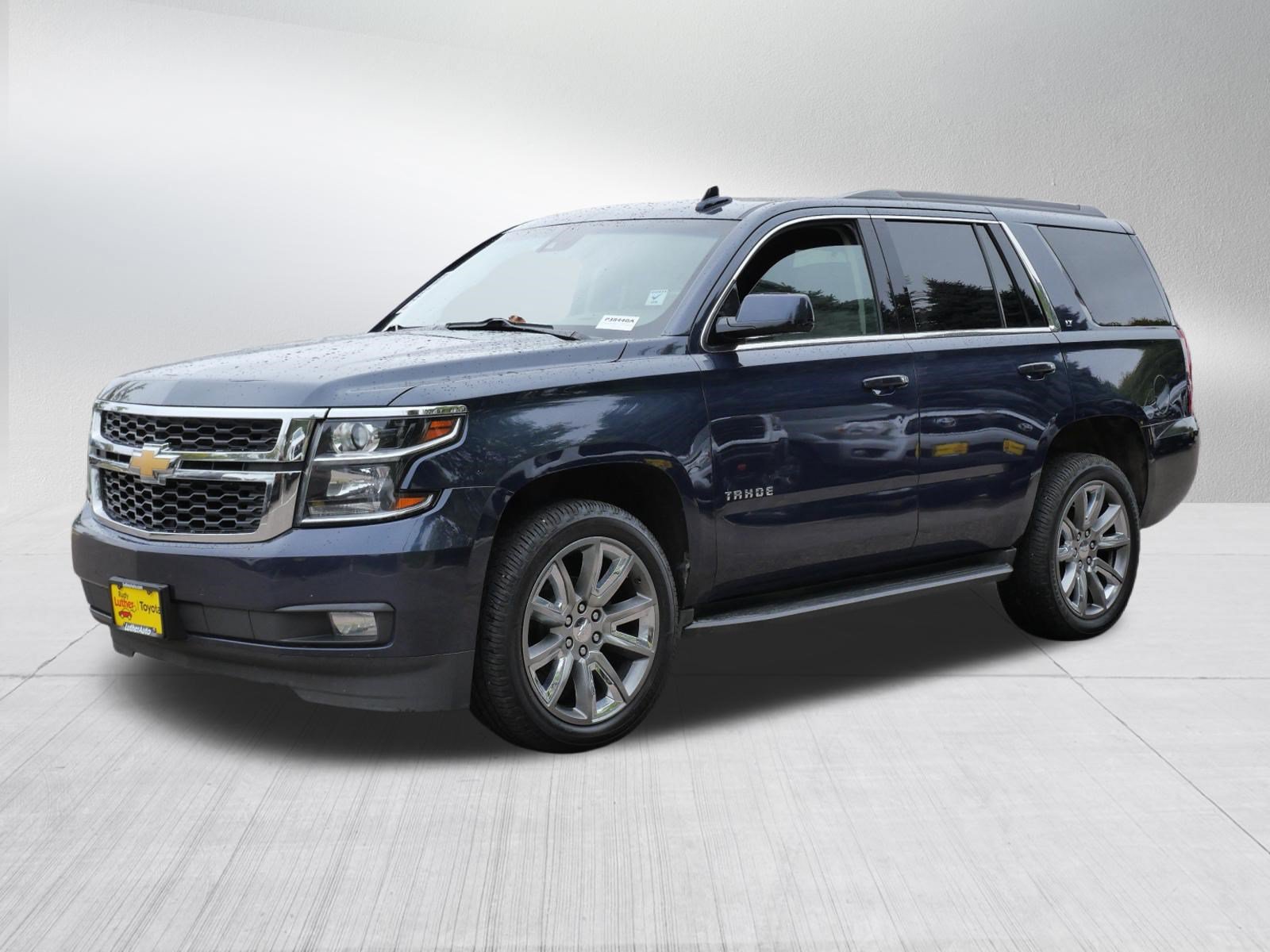 Used 2019 Chevrolet Tahoe LT w/ Luxury Package AWD/4WD image 3