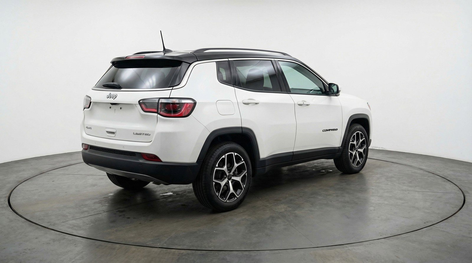 Used 2025 Jeep Compass Limited image 9
