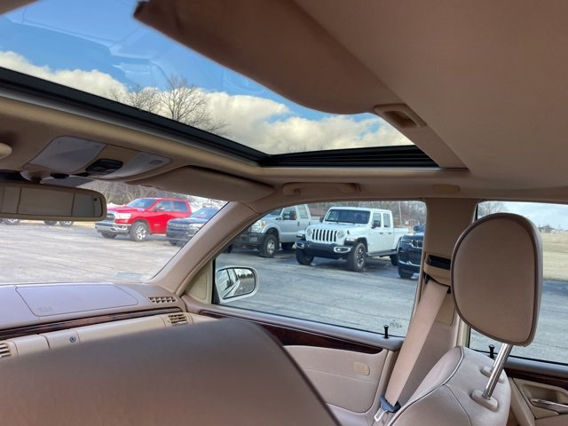 Used 2000 Mercedes-Benz E 320 Sedan image 9