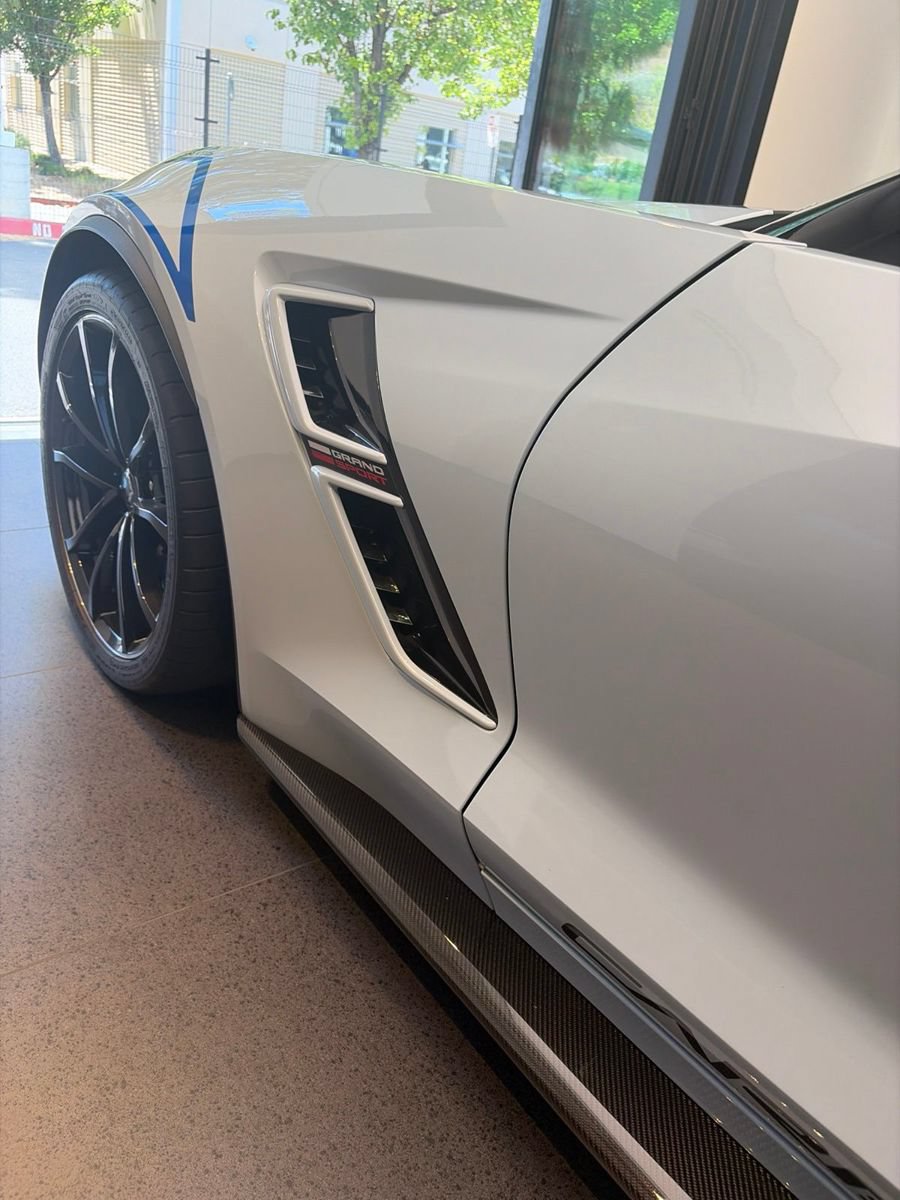 Used 2018 Chevrolet Corvette Grand Sport w/ Carbon 65 Edition RWD image 7