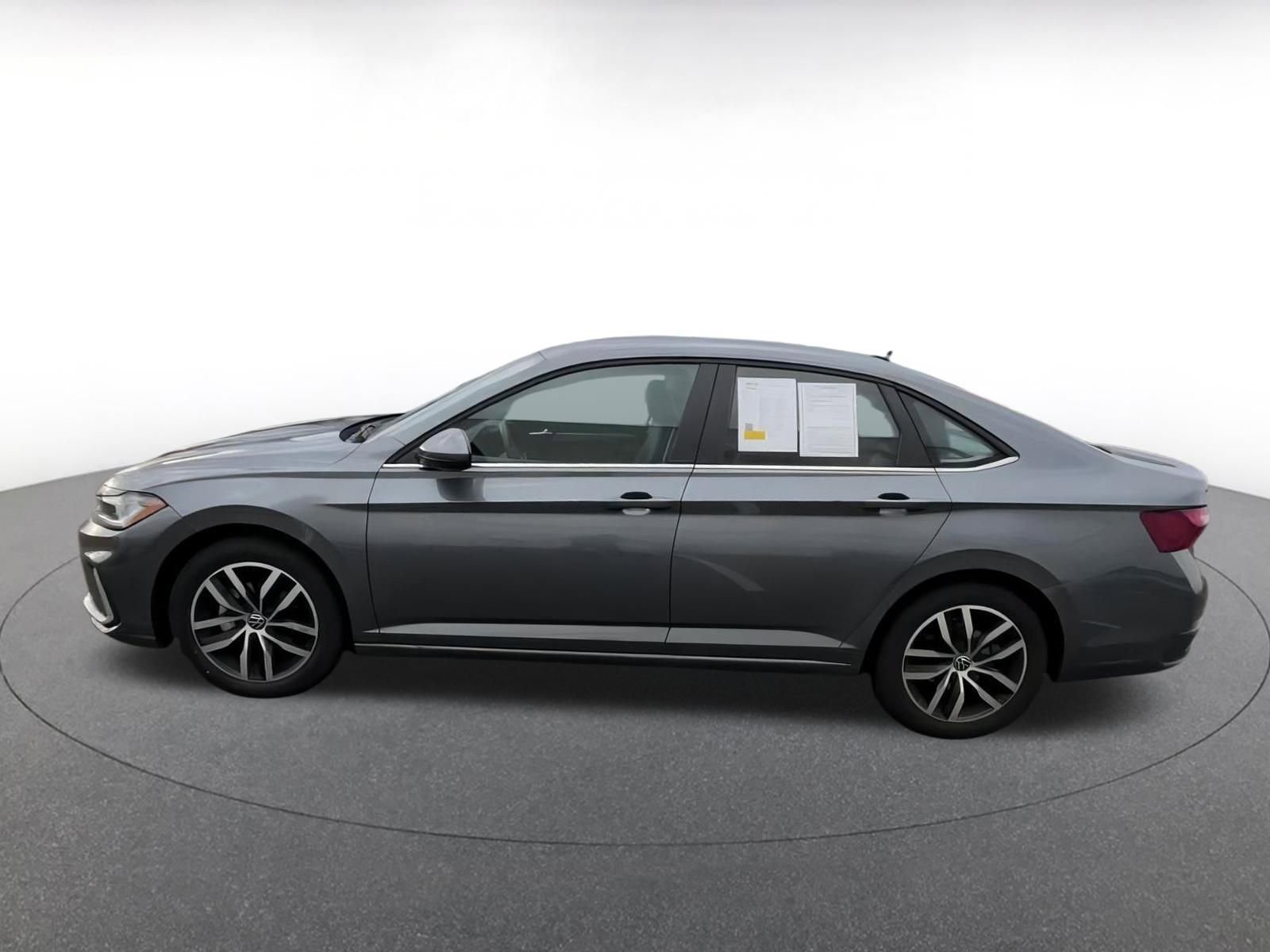 Used 2025 Volkswagen Jetta SE image 8